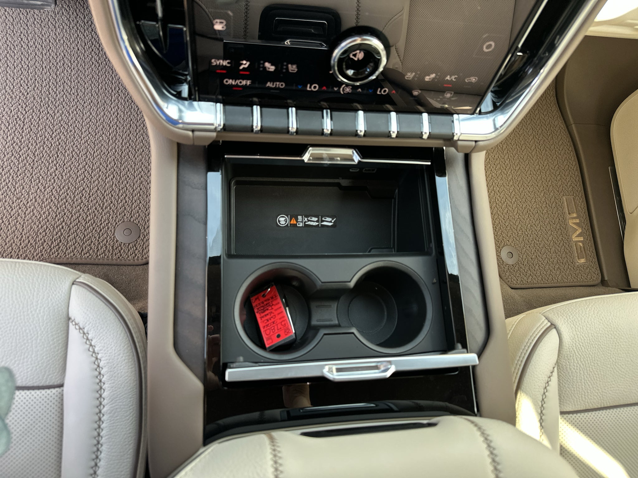 2026 GMC Yukon Denali - Photo 13