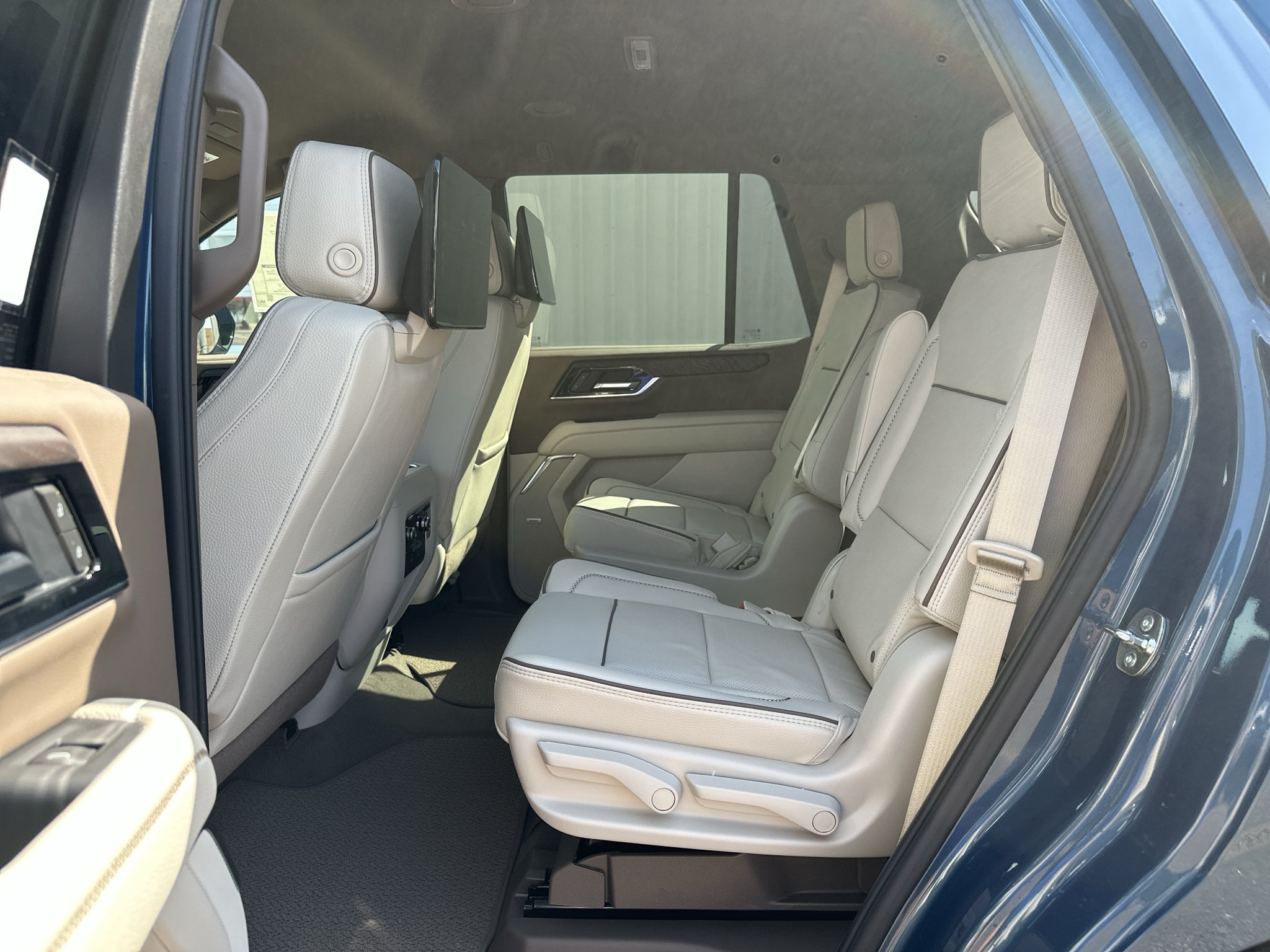 2026 GMC Yukon Denali - Photo 15