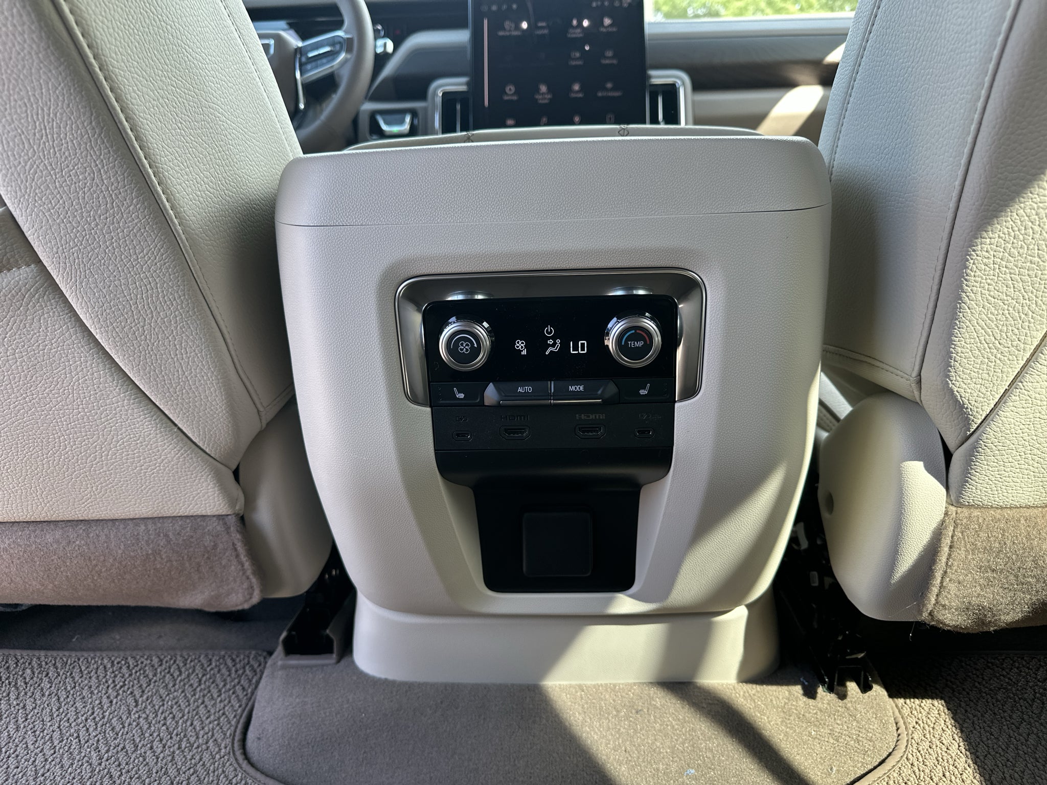 2026 GMC Yukon Denali - Photo 16