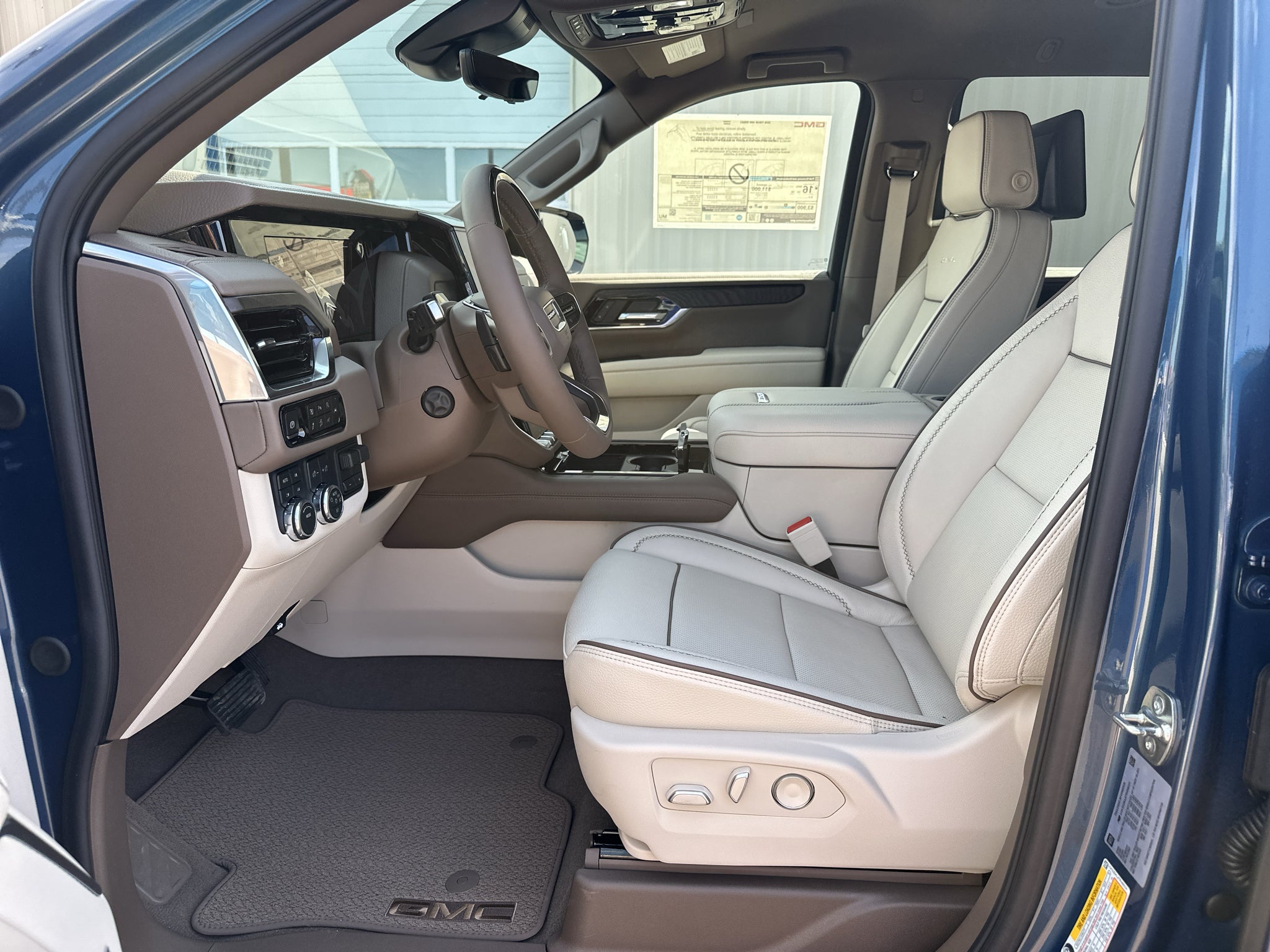 2026 GMC Yukon Denali - Photo 9