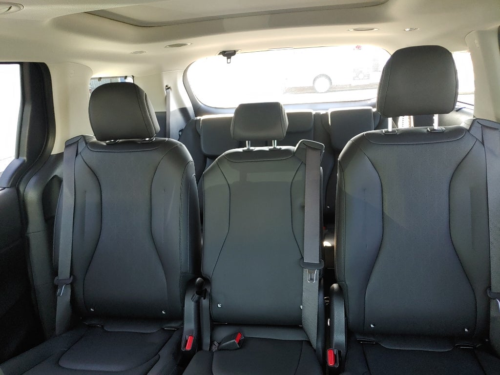 2025 Kia Carnival SX